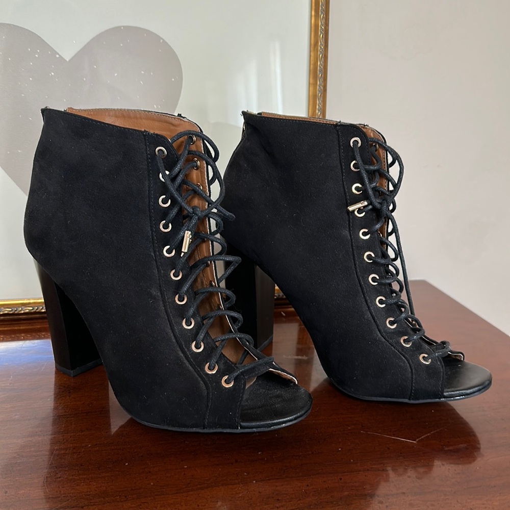 Black Lace Up Heels (Sz 10)